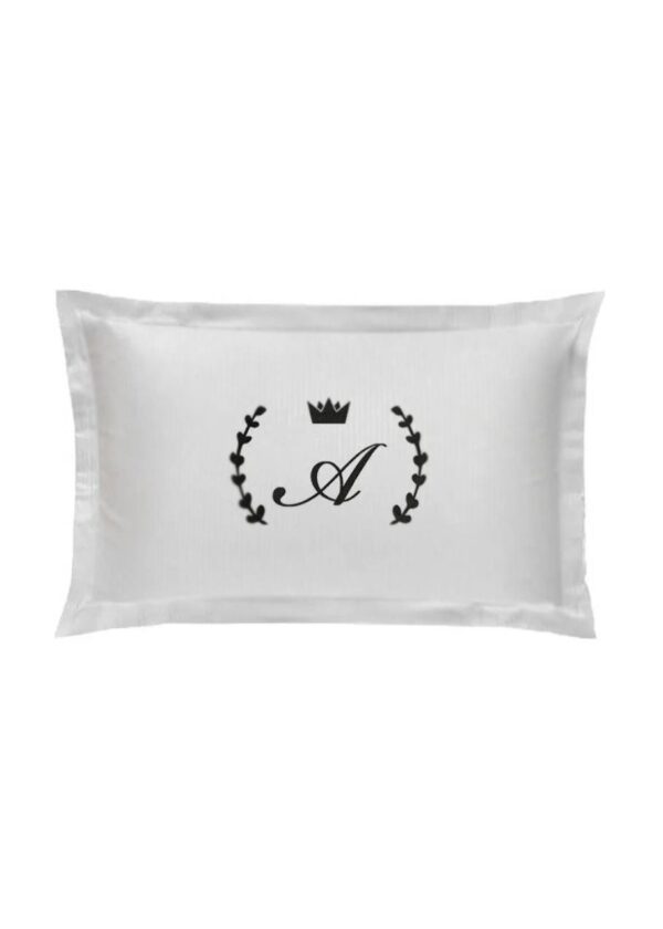 Poszewka SATYNA LAUR z inicjałem - biała