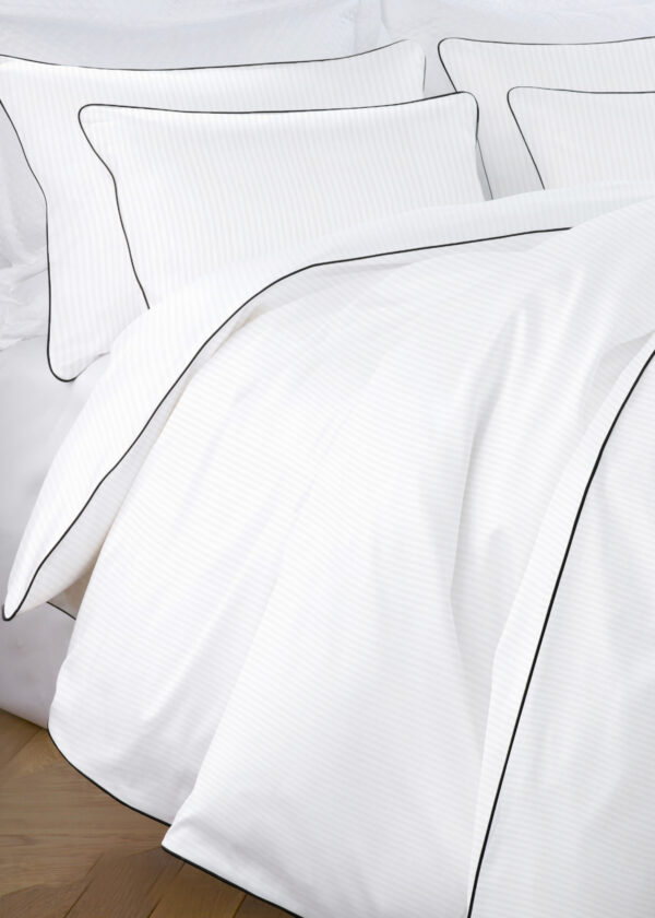 Pościel adamaszkowa SAN ANTONIO – z czarną lamówką