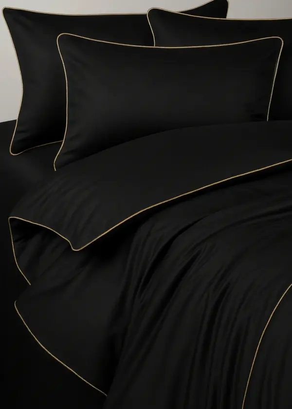 Pościel satynowa SAN ANTONIO - czarna ze złotą lamówką