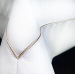 Obrus Veneto Bianco - beżowa lamówka