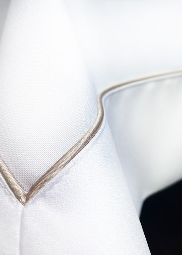 Obrus Veneto Bianco - beżowa lamówka