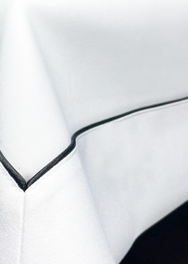 Obrus Veneto Bianco - czarna lamówka