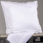 Pościel satynowa obszyta białą koronką