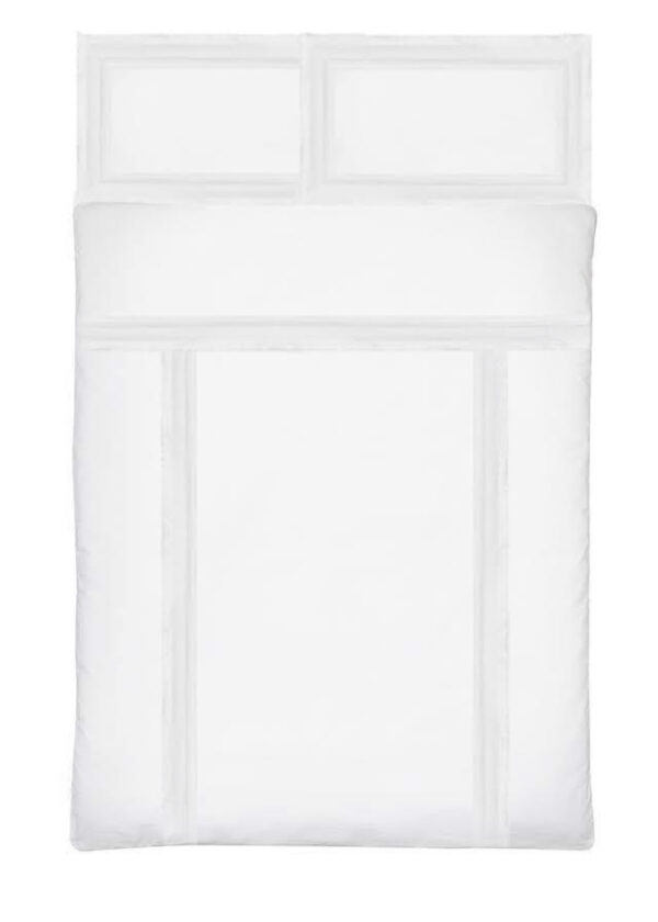 Pościel satynowa obszyta białą koronką