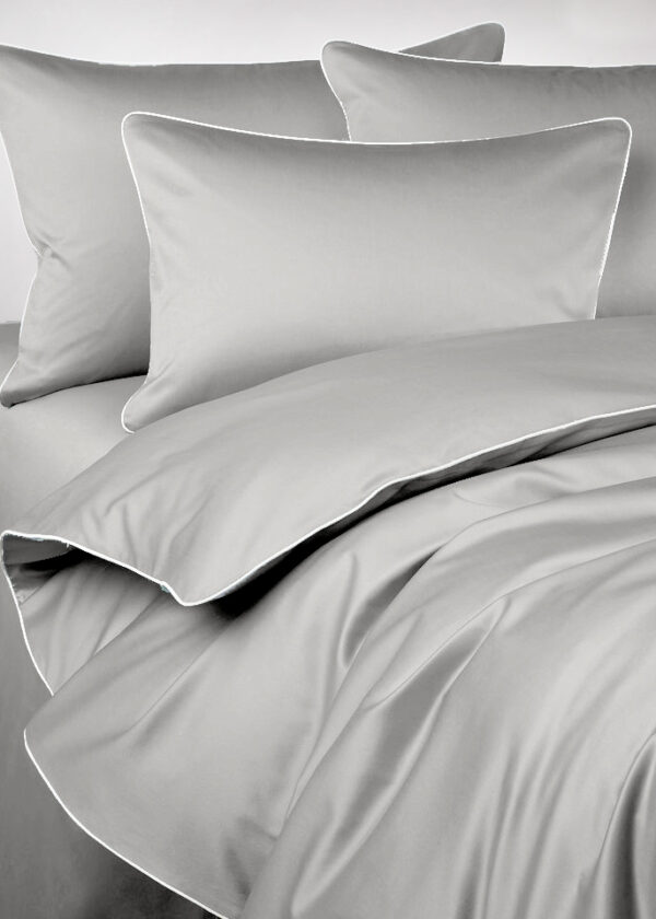 Pościel satynowa SAN ANTONIO - szary jasny z białą lamówką