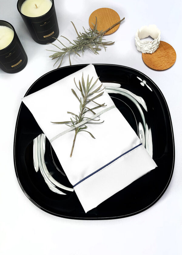 Serweta Veneto Bianco - lamówka navy blue