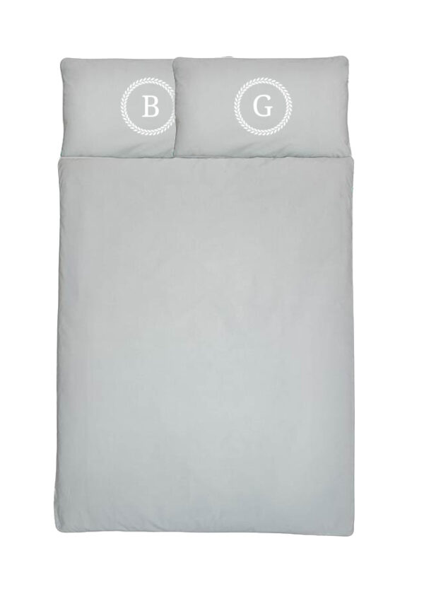 Komplet szarej satynowej pościeli personalizowanej ZOE