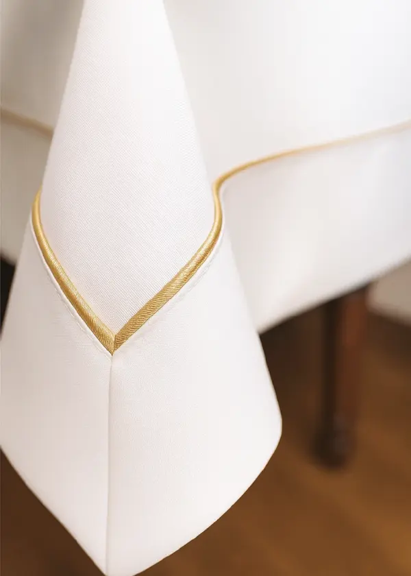 Obrus Veneto Bianco - złota lamówka