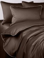 Pościel satynowa SAN ANTONIO - espresso z białą lamówką