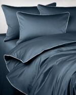 Pościel satynowa SAN ANTONIO - marengo blue z białą lamówką