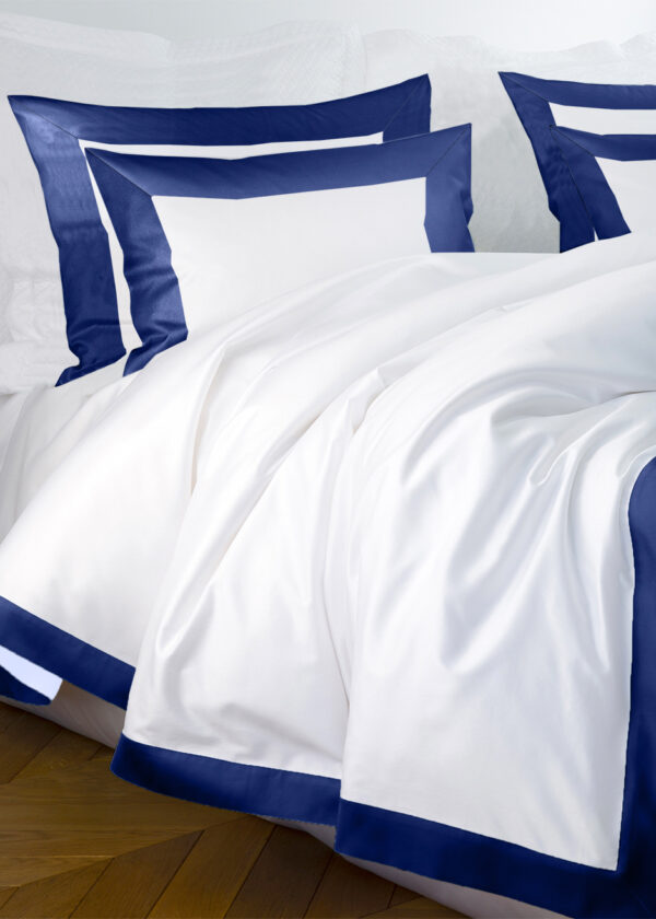 Pościel PARIS - biała z szafirem