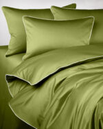 Pościel satynowa SAN ANTONIO - oliwkowy z białą lamówką