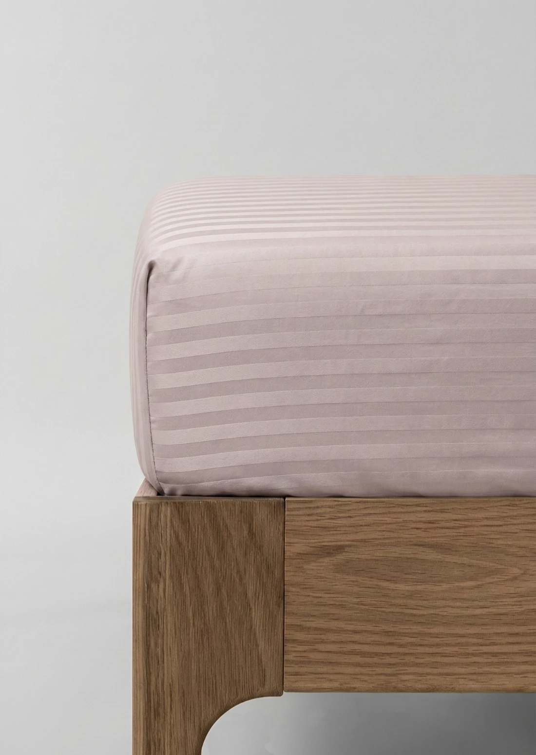 Prześcieradło adamaszkowe silver rose z gumką