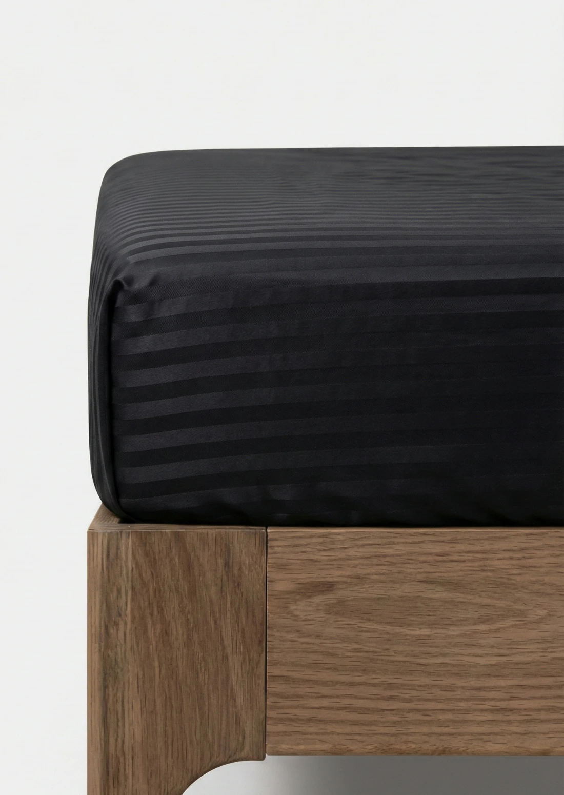 Prześcieradło adamaszkowe czarne z gumką