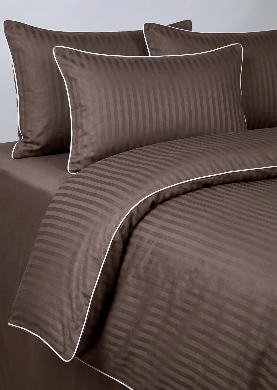 Pościel adamaszkowa SAN ANTONIO – espresso z białą lamówką