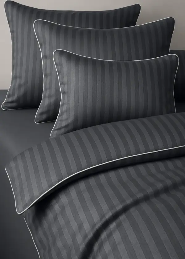 Pościel adamaszkowa SAN ANTONIO – grafitowa z białą lamówką