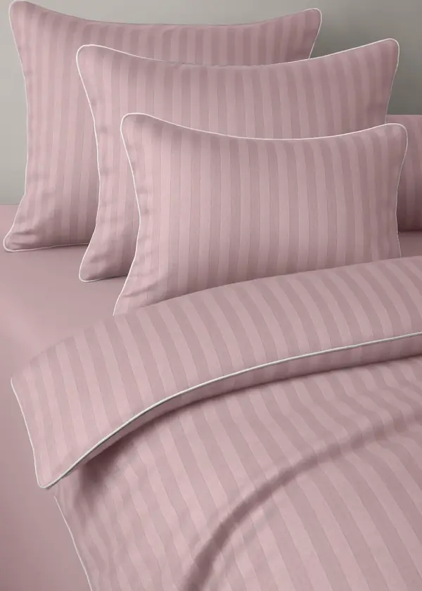 Pościel adamaszkowa SAN ANTONIO – powder pink z białą lamówką