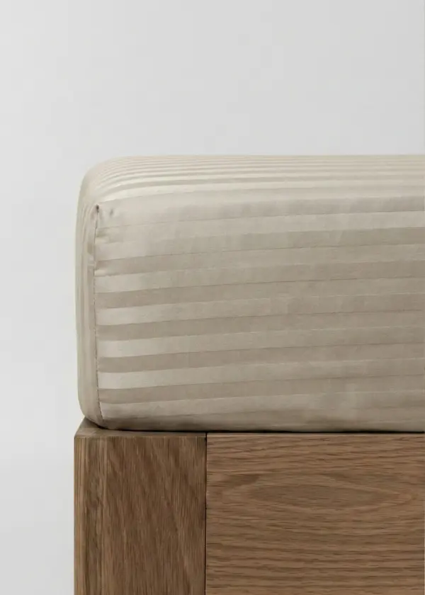 Prześcieradło adamaszkowe latte beż z gumką