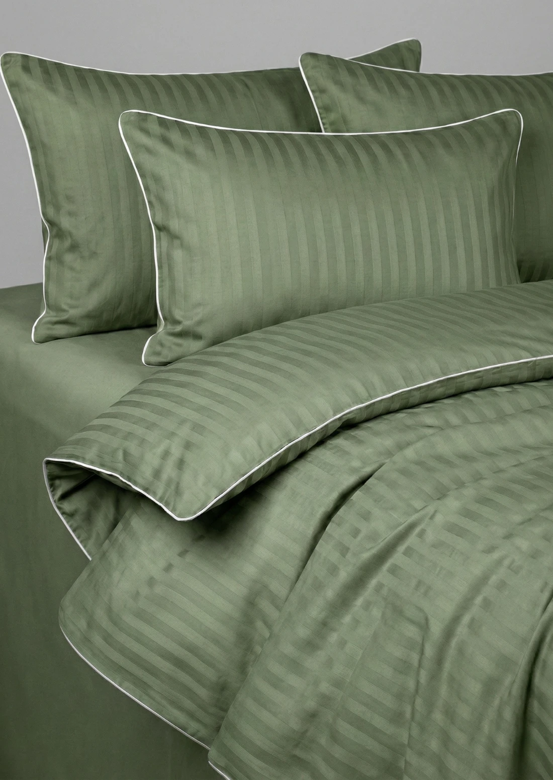 Pościel adamaszkowa SAN ANTONIO – moss green z białą lamówką